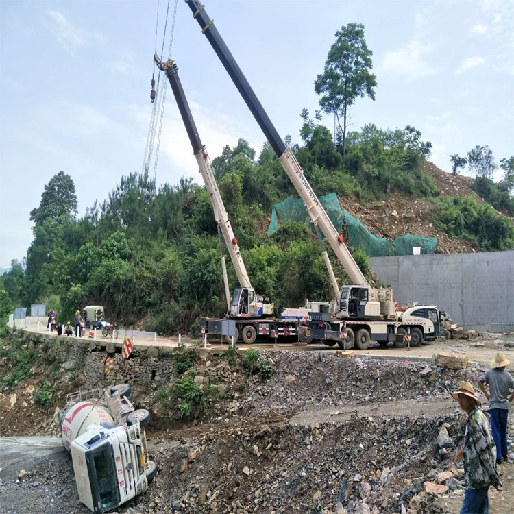 合肥庐阳汽车掉沟里叫吊车救援要多少钱